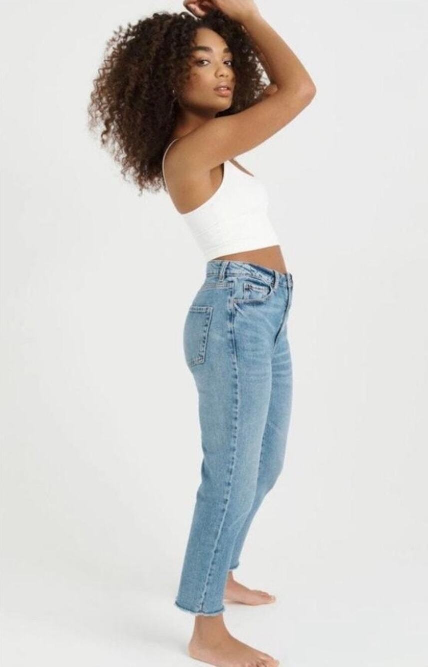 Garage Denim Mom Jean in Medium Wash Size 26